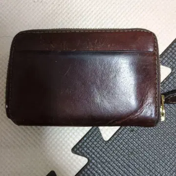 브라운 가죽 접이식 지갑 (흠집 있음)
