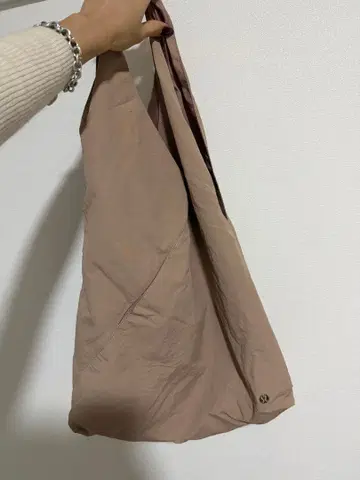 LULULEMON 룰루레몬 베이지 숄더백