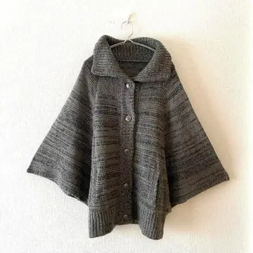 [ 코랄 ] 니트 판초 울 혼방 풀 버튼 옷깃 있음 포켓 방한 M-L