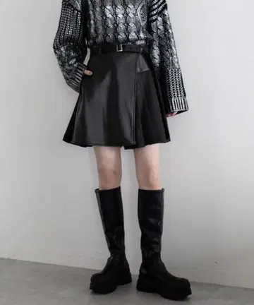 HARE 인조 가죽 자카드 스커트 라이크 숏팬츠