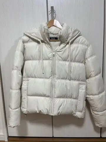 ZARA 후드 부착 화이트 다운 자켓