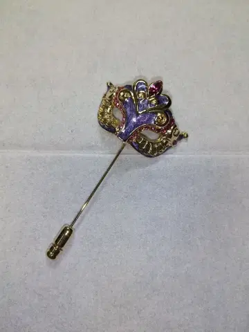 마스크형 브로치 보라색 퍼플