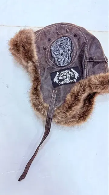 하자품 스터드 하나 빠진 플라이트 캡