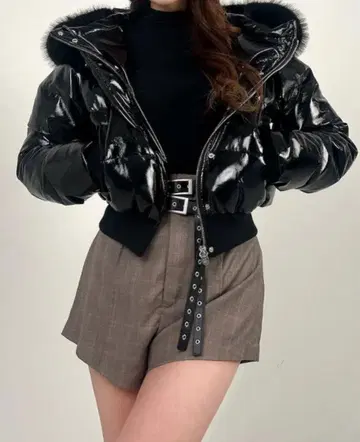 다리치 페이크 패턴트 레더 다운 자켓