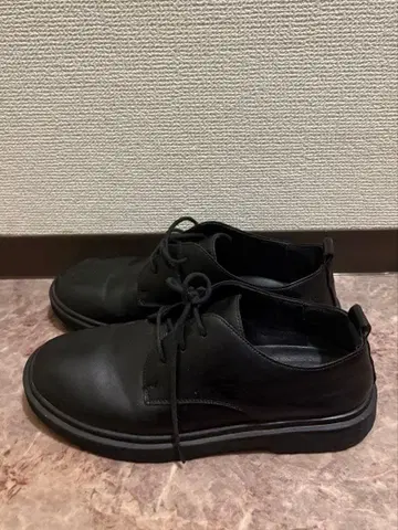 인조 가죽 소재 레더 슈즈 27.5