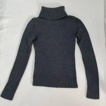 바디 드레싱 그레이 터틀넥 스웨터