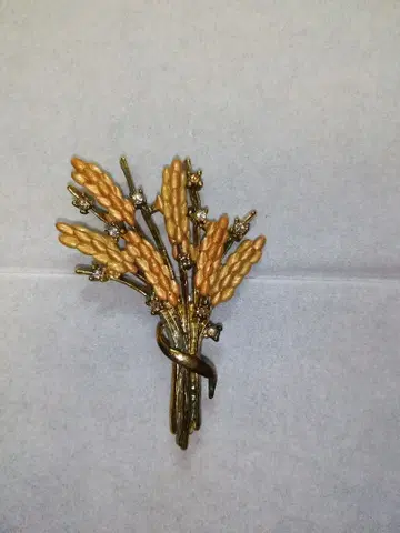 브로치 골드 컬러