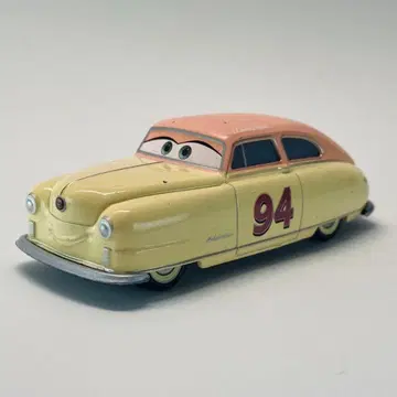 카즈 마텔 루이즈 내쉬 미니카