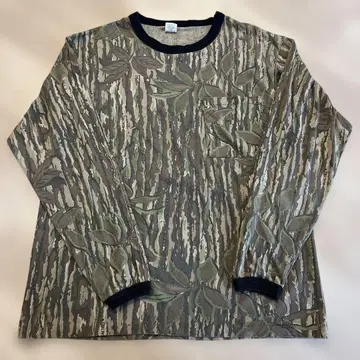 잎과 나무 무늬의 긴팔 티셔츠