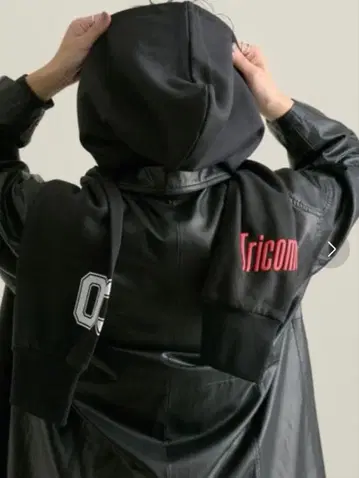 ear PAPILLONNER 후드 머플러 블랙