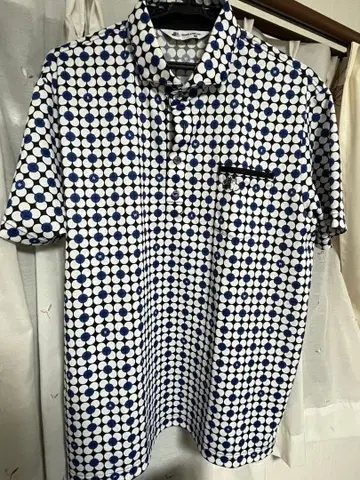 블랙 앤 화이트 피케 셔츠 골프웨어