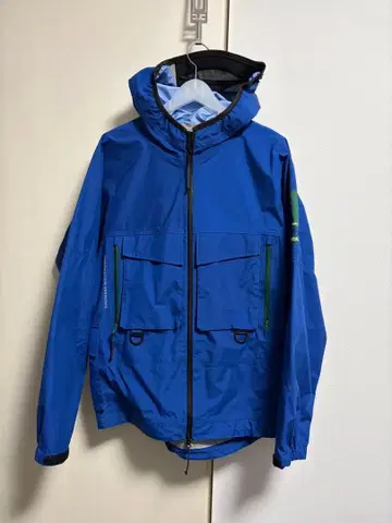 리베레이더스의 나일론 자켓 마운틴 파카