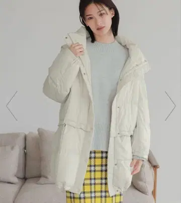 아이보리 후드 부착 롱 다운 자켓