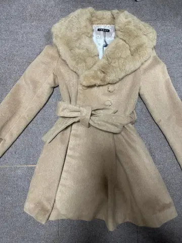 새상품 INGNI 퍼 포함 베이지 코트