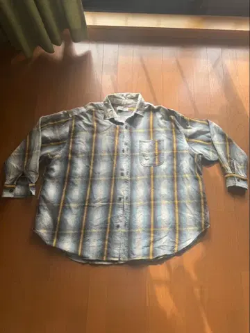 체크 무늬 긴팔 셔츠