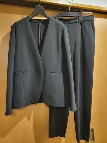 소쥬 블랙 노카라 자켓 & 턱 팬츠 M 사이즈