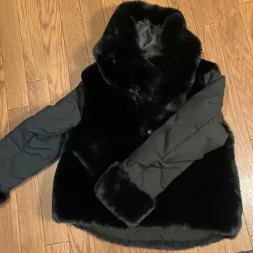 블랙 퍼와 나일론 다운 자켓