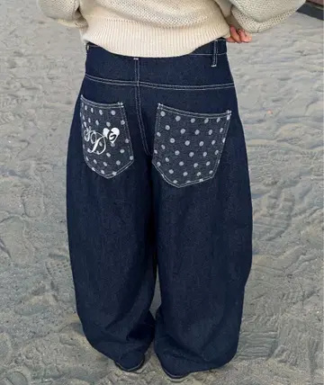 도트 무늬 포켓 커브 데님