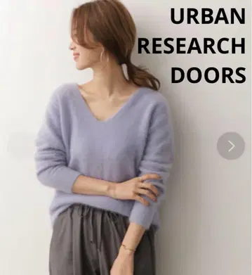 새상품급! 어반 리서치 도어스 헤어리 울 V넥 니트 블루