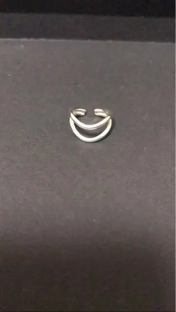 unknown. 이어커프 silver