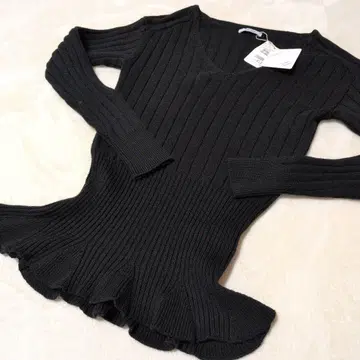 Emma Taylor 블랙 니트 V넥 프릴 밑단 미사용 프리 사이즈