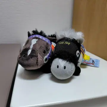 서러브레드 컬렉션 엎드린 마스코트 볼체인 2종 세트