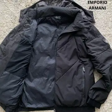 미사용에 가까운 엠포리오 아르마니 다운 자켓 EA7 회전식 후드 부착