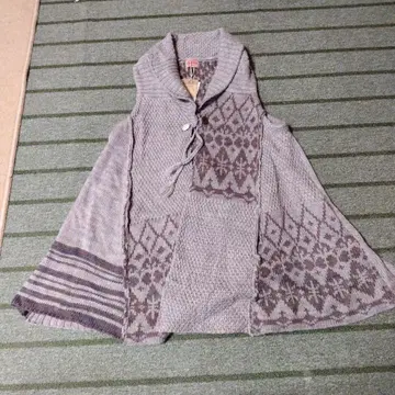 [ 새상품 ] CUBE SUGAR 패턴 편직 베스트 M 사이즈