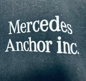 Mercedes Anchor inc. 블랙 T셔츠