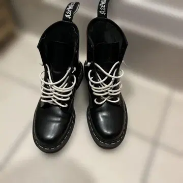 닥터마틴 8홀 부츠 USM7 25.0cm