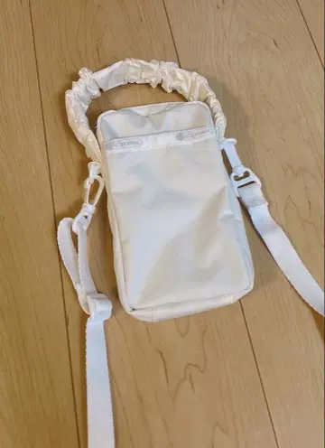 화이트 나일론 숄더백 레스포