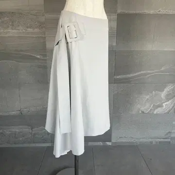 ADORE 어도어 비대칭 플레어 스커트 비대칭