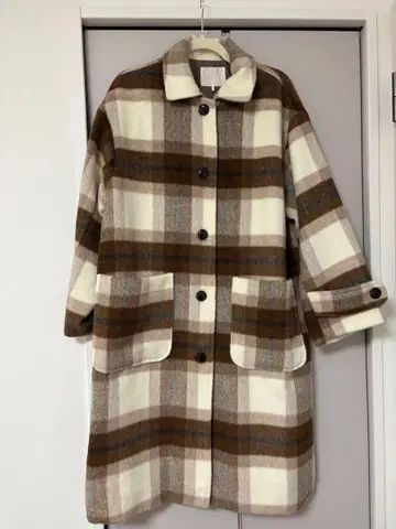 체크 무늬 롱 코트