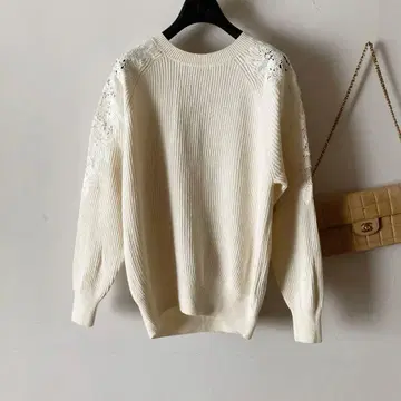 에스트네이션*복슬복슬 울 아름다운 어깨 레이스 리브 니트