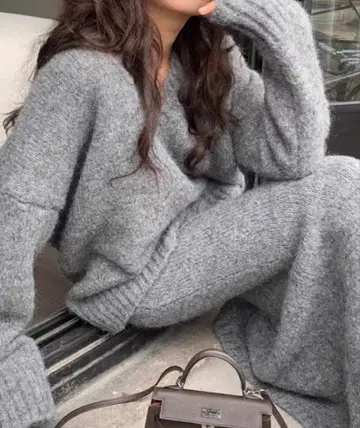 [ ZOZOTOWN ] V넥 풀오버+머메이드 롱 스커트 셋업