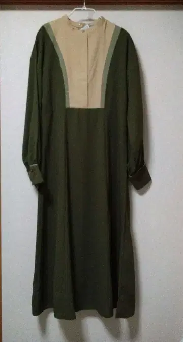 아로모니아 올리브 그린 베이지 긴팔 롱 원피스