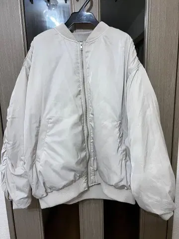 다운 자켓 아이보리