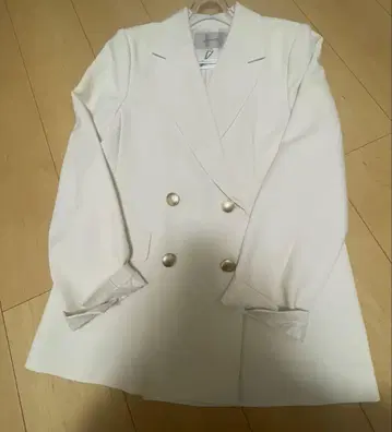 화이트 더블 브레스트 자켓