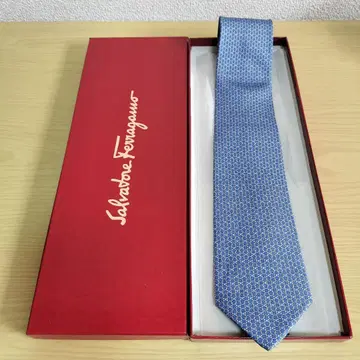 살바토레 페라가모 넥타이