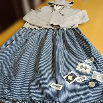 핑크하우스 원피스 후드 부착 그레이와 스트라이프의 원피스