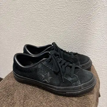 블랙 스웨이드 로우컷 스니커즈