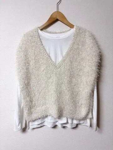 미사용품 GLOBALWORK 아이보리 V넥 니트 베스트 세트 SHORT