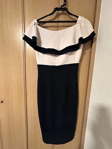 Lexxy M 사이즈 오프숄더 타이트 드레스