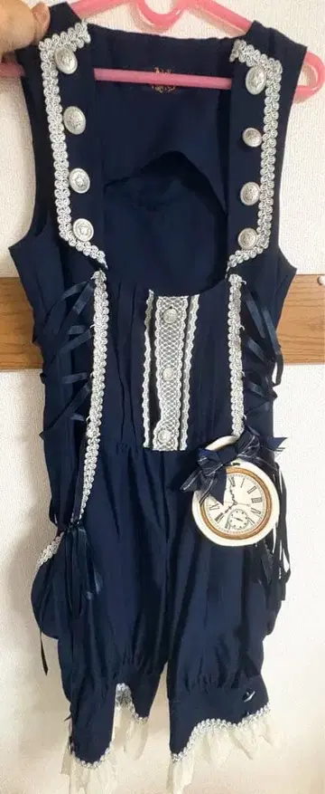 시계 토끼의 살로펫 alice and the pirates 아리파이