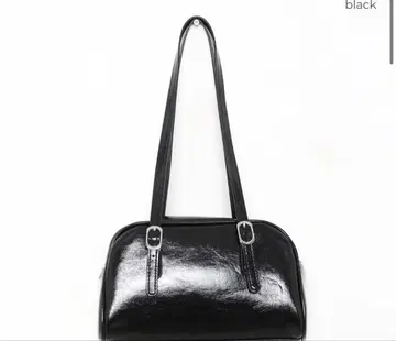 블랙 숄더백 광택 마감