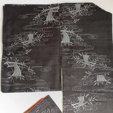 먹색에 돛단배와 파도, 댓잎 무늬의 명주
