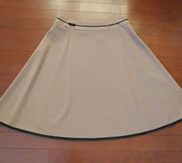 레리안 17 플러스 베이지 플레어 스커트 택 포함 새상품