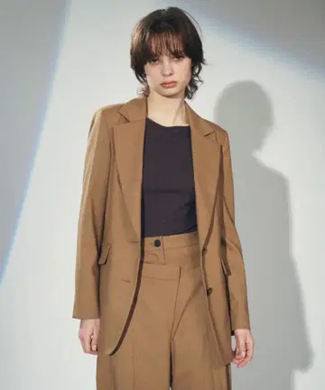 [ 그레이스 콘티넨탈 ] 새상품 싱글 테일러드 자켓 카멜 38