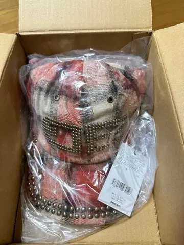 beeden bd studs damage cap 캡 체크 빨간색