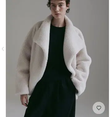 완판 인기 미사용 새상품 2025 AW Her. 스탠드 카라 보아 코트